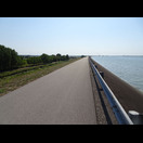 Das Niveau der Donau liegt oberhalb der Staustufe Gab&ccaron;íkovo deutlich über dem Geländeniveau